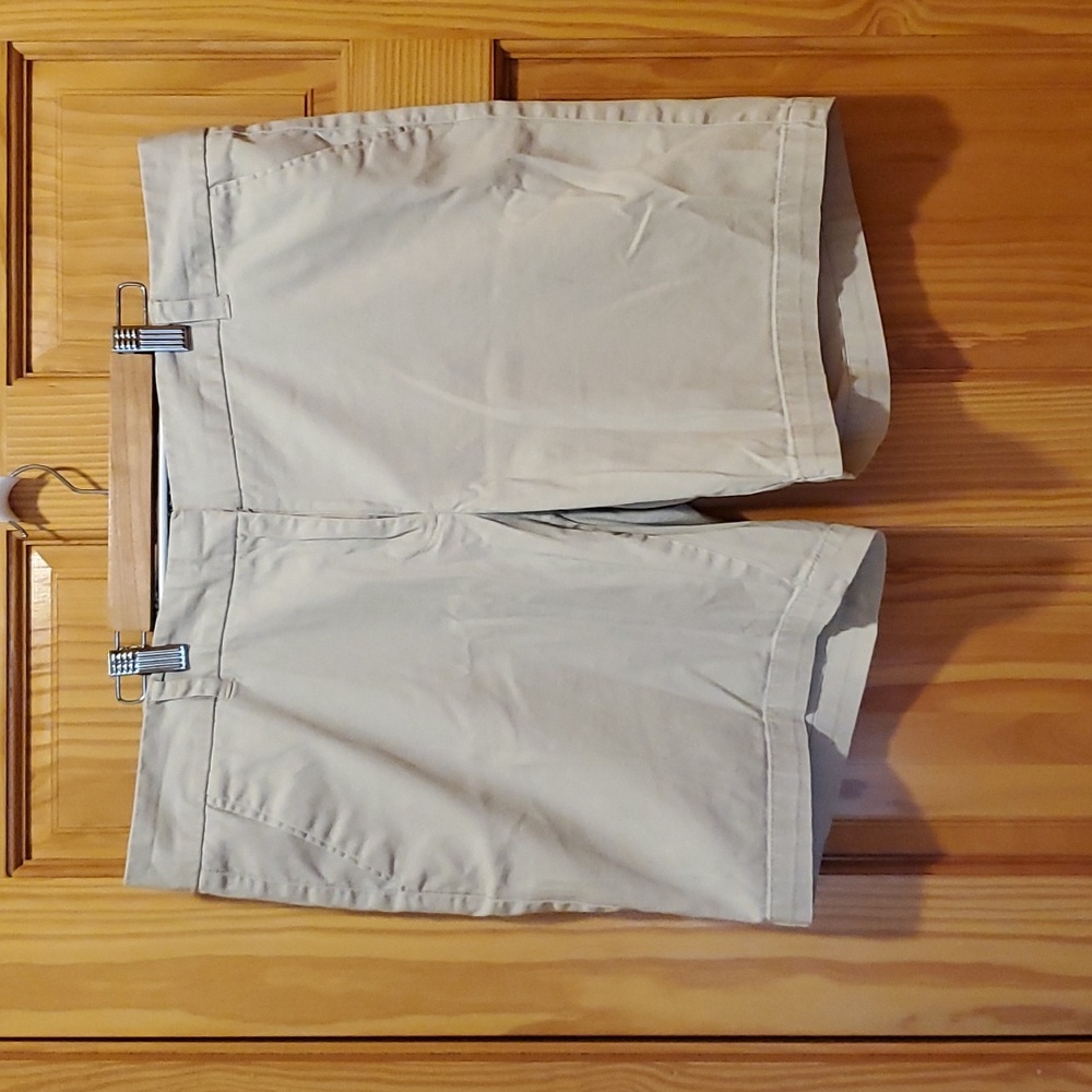 Land'n Sea Khaki Shorts Size 16